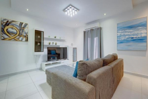Idyllic Apartment just off the Promenade